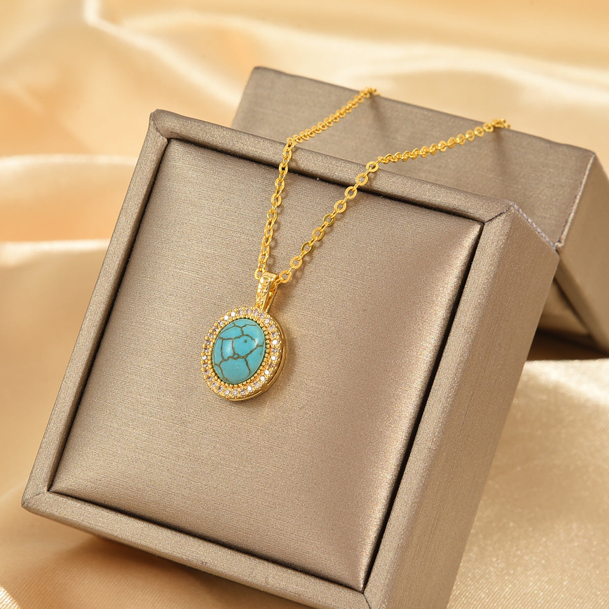 Gold Azure Bloom Necklace Elegant Design for Everyday Wear 1
