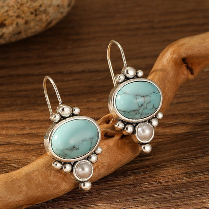 Gold Earrings Elegant Design Versatile for Any Occasion 1