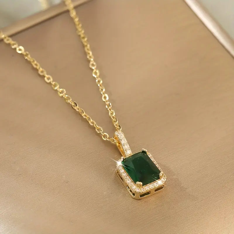 Gold Necklace Elegant Design Versatile Fashion Accessory for Any Occasion 1