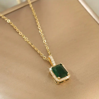 Gold Necklace Elegant Design Versatile Fashion Accessory for Any Occasion 1