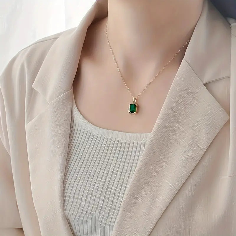 Gold Necklace Elegant Design Versatile Fashion Accessory for Any Occasion 2