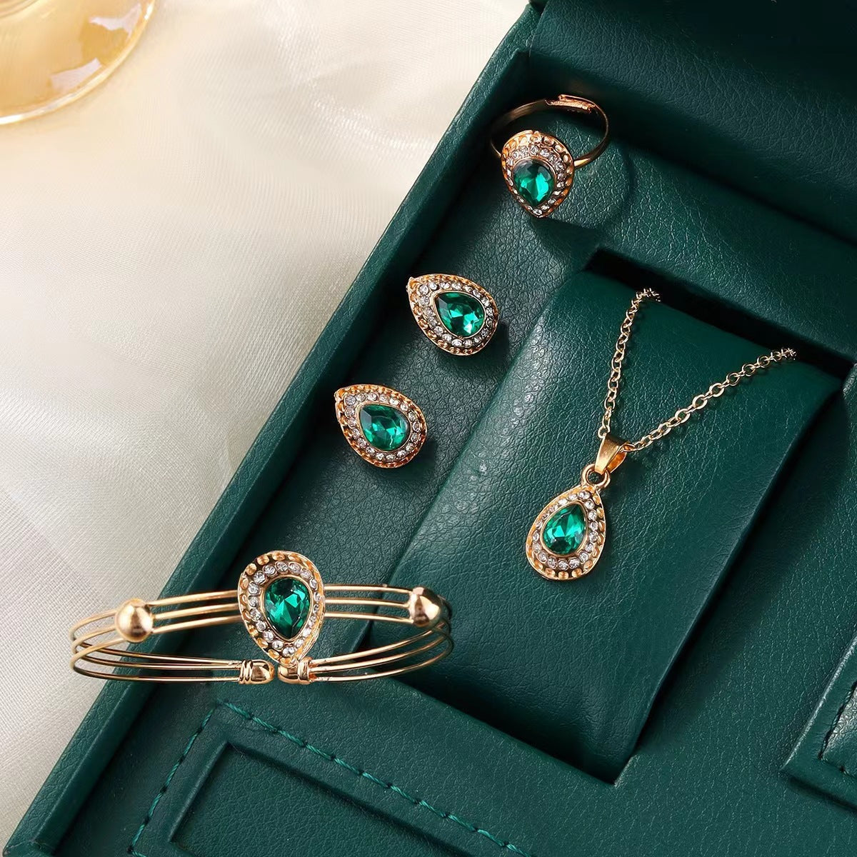 Jewelry Set Necklace and Earring Set Elegant Gold Design for Any Occasion 3