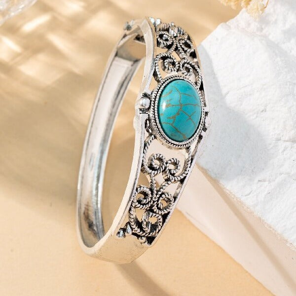 Vintage Crest Bracelet White Gold Elegant Design Timeless Style 1