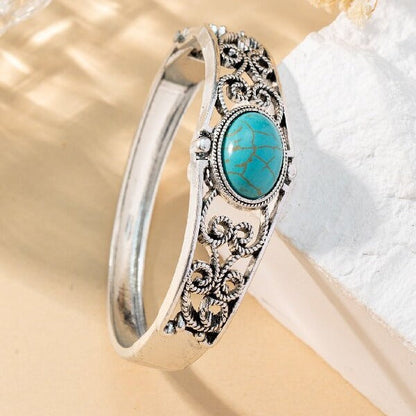 Vintage Crest Bracelet White Gold Elegant Design Timeless Style 1