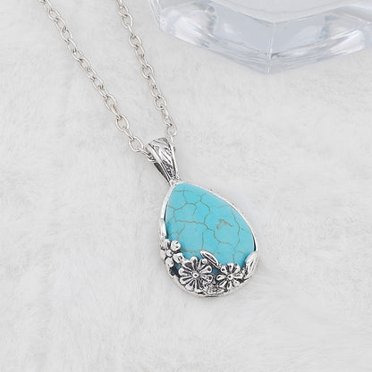 White Gold Pendant Necklace Elegant Design Versatile for All Occasions 2