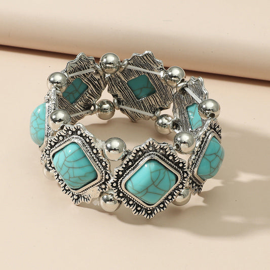 White Gold Relic Bracelet Elegant Design Timeless Accessory 0