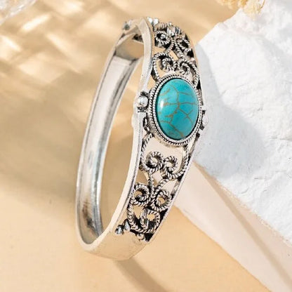 Vintage Crest Bracelet White Gold Elegant Design Timeless Style 1