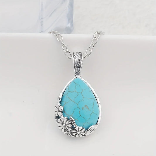 White Gold Pendant Necklace Elegant Design Versatile for All Occasions 0