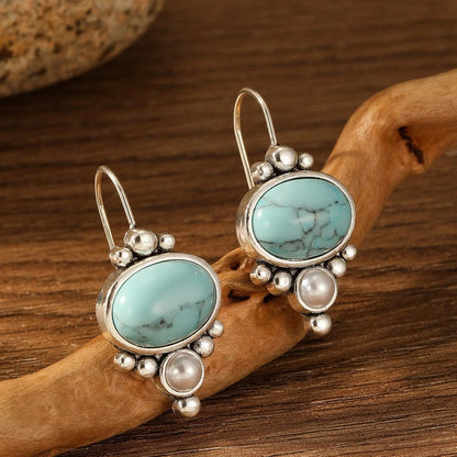 Gold Earrings Elegant Design Versatile for Any Occasion 1