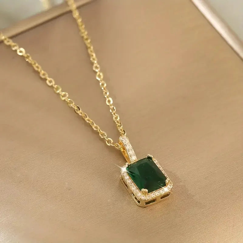 Gold Necklace Elegant Design Versatile Fashion Accessory for Any Occasion 1